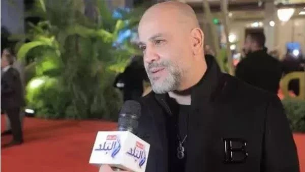 عزيز الشافعي يحتفل بإنجاز أغنيتي "تباعا تباعا" و"بحرية"