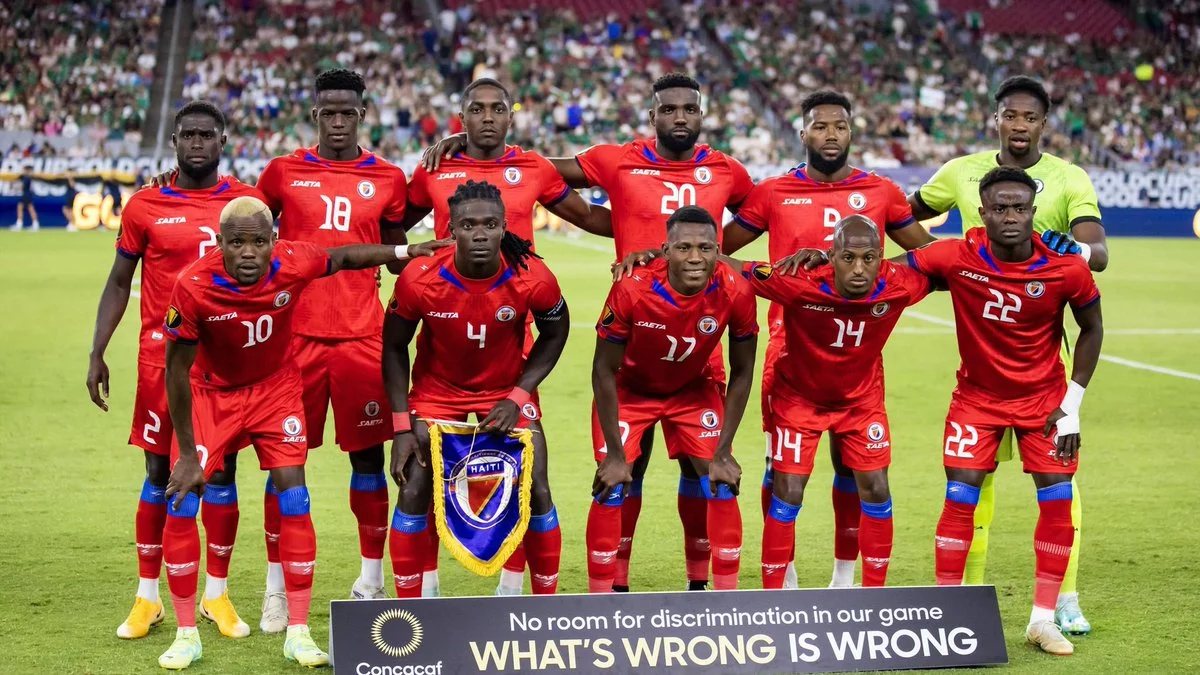 الفيفا يُلزم منتخب هايتي بتغيير قميصه في كأس العالم