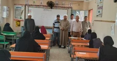 رئيس المنطقة الأزهرية يتابع امتحانات الثانوية بالإسماعيلية