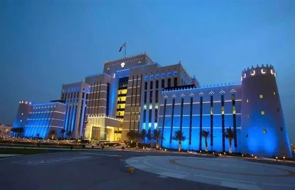وزارة الداخلية القطرية تُعلن وفاة مواطن بسبب شظايا عسكرية