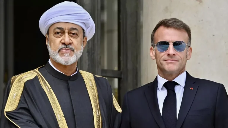 فرنسا وعمان تؤكدان حرية الملاحة في مضيق هرمز