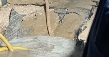 انفجار مفاجئ بخط مياه في مدخل الشهداء