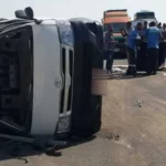 مصرع شخص وإصابة 12 في حادث انقلاب ميكروباص بقنا