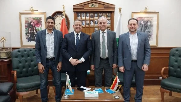نقيب المهندسين يناقش تحديات المهنة مع عميد هندسة عين شمس