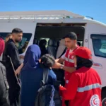 الهلال الأحمر المصري يستقبل دفعة جديدة من المصابين الفلسطينيين