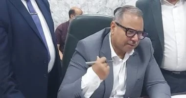 سكرتير محافظة سوهاج يسعى لتوفير فرص عمل للمواطنين