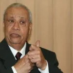 القبض على عاطلين بتهمة سرقة منزل رئيس وزراء سابق