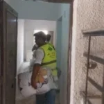 تسكين الأسر المتضررة من انهيار عقار في منشأة ناصر