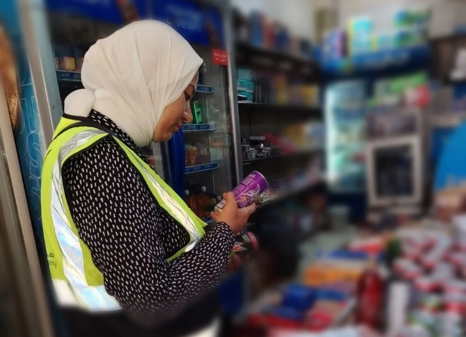 ضبط 1058 عبوة مشروب طاقة غير مسجل بالشرقية