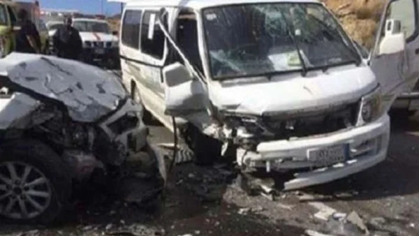 إصابة 12 شخصًا في حادث انقلاب سيارتين بالقليوبية