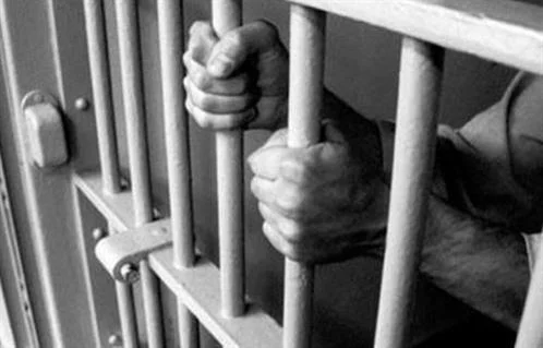 3 سنوات سجناً لمتهمين بسرقة أتوبيس مدرسة خاصة