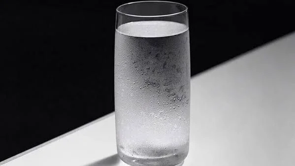 جهاز حديث لتحويل رطوبة الهواء إلى مياه شرب نقية