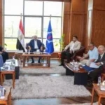 محافظ السويس يناقش مطالب المواطنين مع النواب