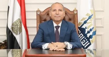 محافظ القاهرة يفتتح شاشة عرض لكأس العالم بالأسمرات
