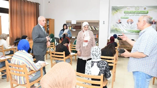 متابعة رئيس جامعة قناة السويس لجان امتحانات كلية الألسن