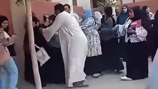 اعتداء أولياء الأمور على معلمة بسبب منع الغش