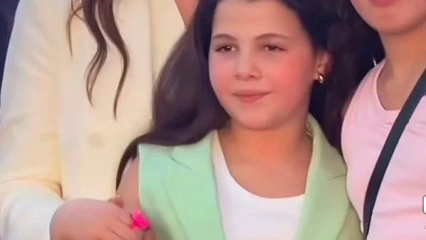 كايلا ابنة دنيا سمير غانم تخطف الأنظار بالسبحة