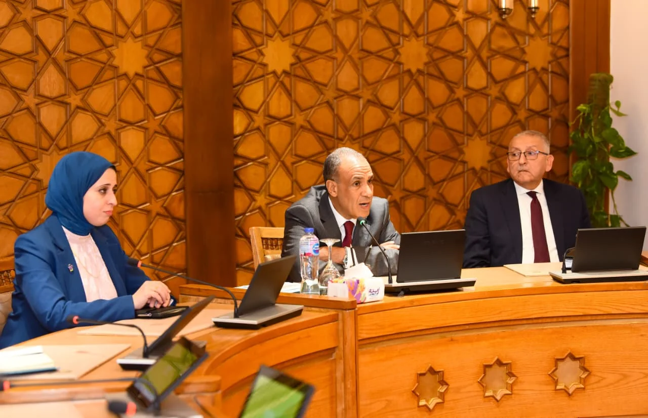 وزير الخارجية يتابع سير العمل في التعاون الدولي