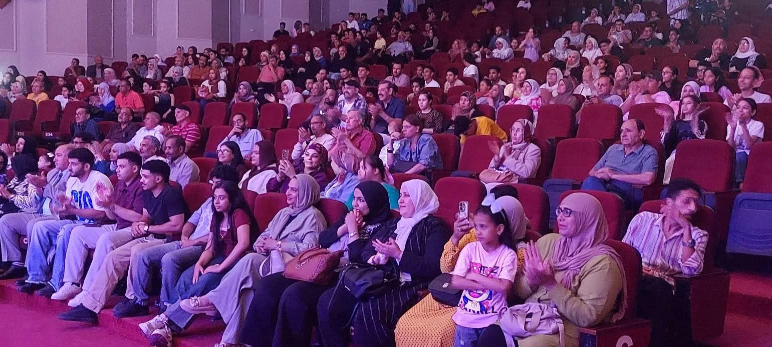 عرض "اللي بنى مصر" يجذب جماهير الإسماعيلية