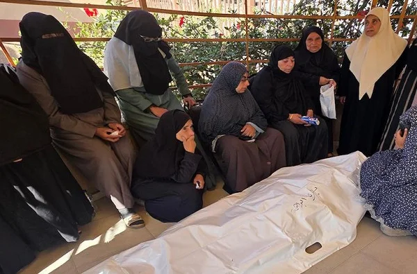استشهاد فلسطيني وإصابة آخرين في قصف بجنوب غزة