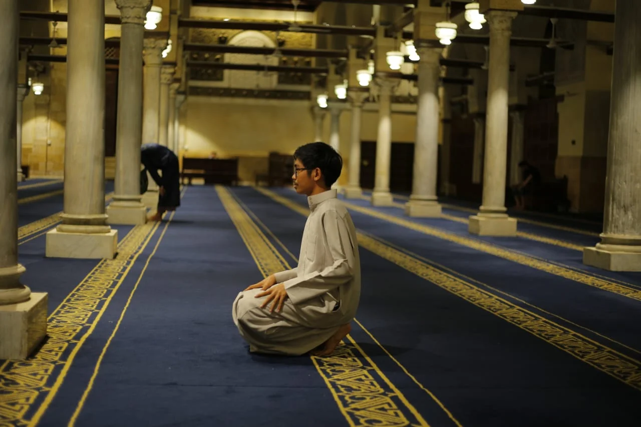 حكم صلاة ركعتين قبل المغرب
