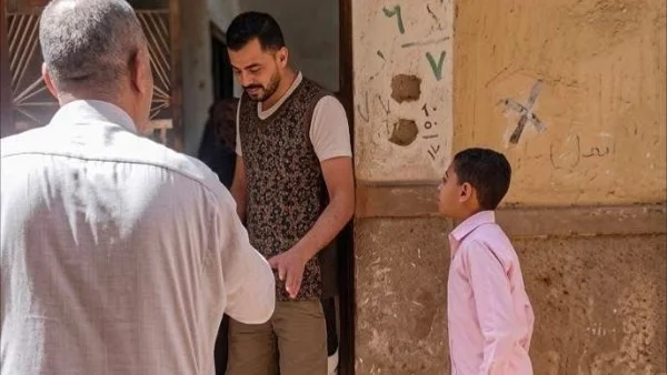 فيديو لطفل يغضب السوشيال ميديا بعد رفض والده استلامه