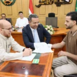 محافظ المنوفية يشارك عروس يتيمة فرحتها في يوم زفافها