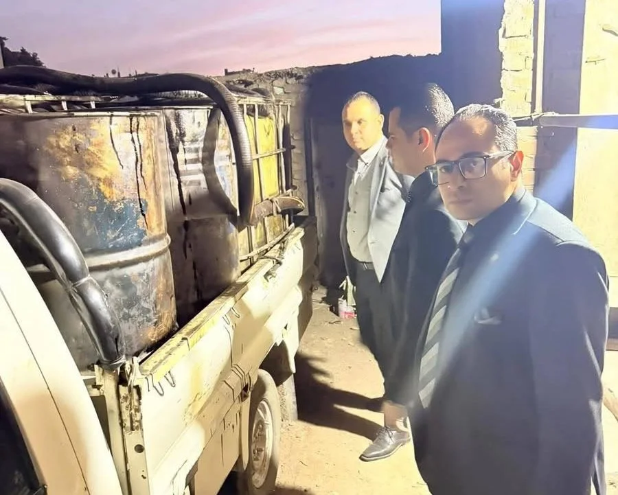 ضبط مخزن غير مرخص لإعادة تدوير زيوت السيارات بميت غمر