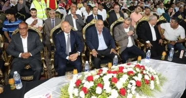 محافظ القاهرة يشارك أهالي الأسمرات افتتاح كأس العالم