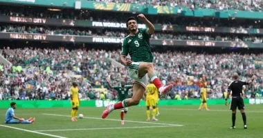 المكسيك تفتتح كأس العالم بفوز وثلاث طردات