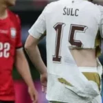 قميص ممزق يثير الجدل في مباراة التشيك وكوريا الجنوبية