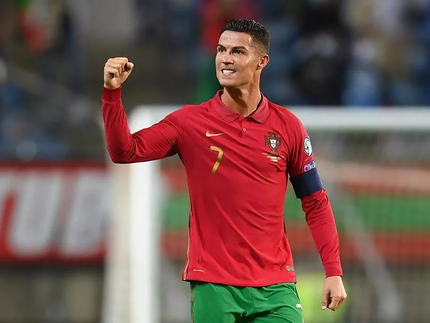 جيرارد يعترف بتفوق كريستيانو رونالدو في كأس العالم