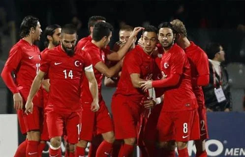 مونتيلا يقود تركيا للتأهل إلى كأس العالم 2026