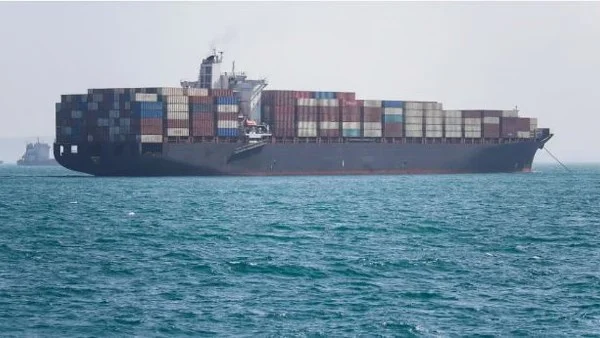 إيران تؤكد عدم التزامها بإدارة مضيق هرمز