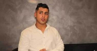 جلسة معارضة كروان مشاكل بعد حبسه سنتين