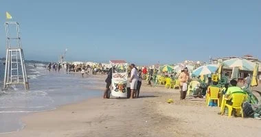 إقبال كبير على شواطئ رأس البر خلال عطلة نهاية العام