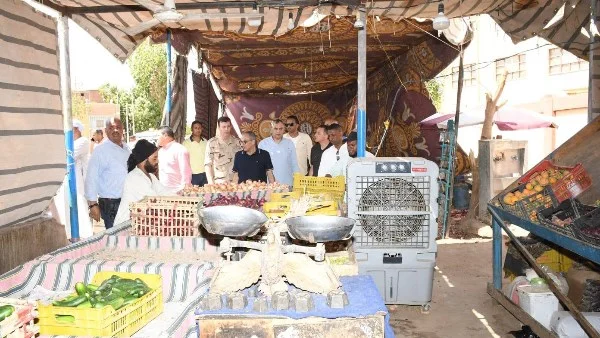 إزالة تعديات على موقع سيارات السيرفيس في سلوا بحرى