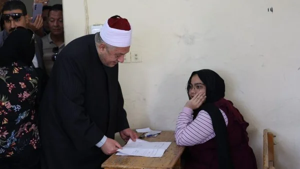 طلاب الثانوية الأزهرية يستعدون لاختبار الفيزياء غدًا