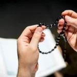 حكم لصق أوراق الأذكار في الأماكن العامة