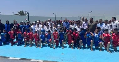 رئيس الوزراء يزور مشروعات إدكو ويتفاعل مع الطلاب