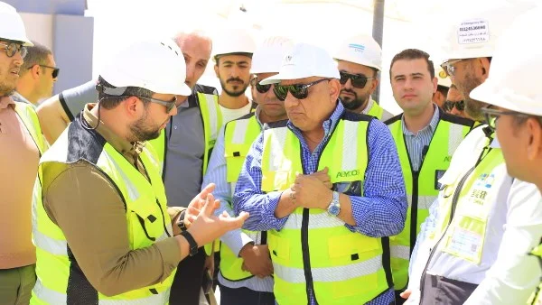 زيارة وزير الكهرباء لمجمع بنبان بأسوان