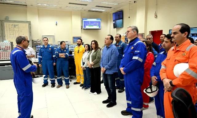 رئيس الوزراء يتفقد مواقع إنتاج الغاز الطبيعي بالدلتا