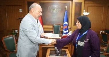 المحافظ يستجيب لنداء إنساني ويدعم سيدة في السويس