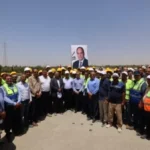 وزير النقل يتفقد محور وكبري دراو في أسوان