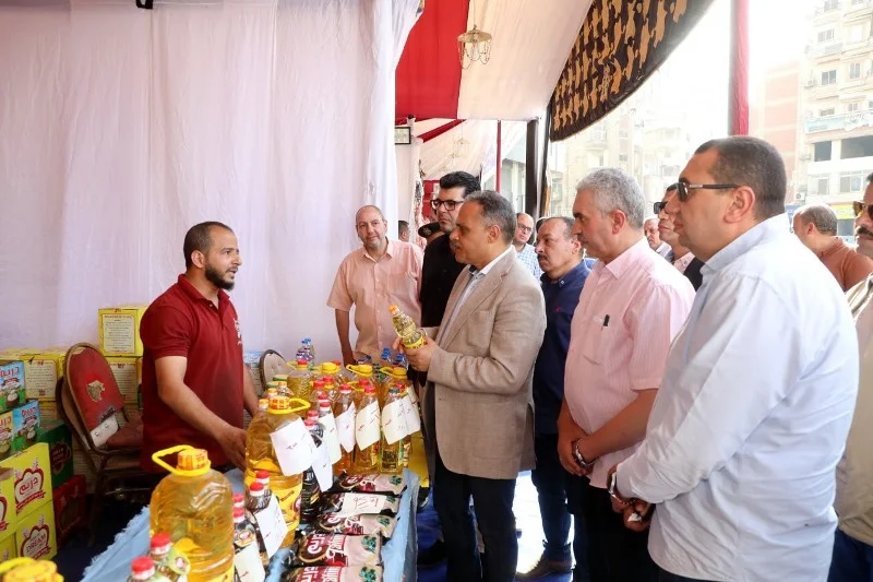 افتتاح معرض بيع السلع الغذائية بالزقازيق