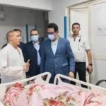 زيارة وكيل وزارة الصحة لممرضة تعرضت لحروق بسوهاج