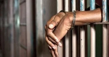 عقوبة حبس وغرامة لزيادة رسوم انتظار السيارات