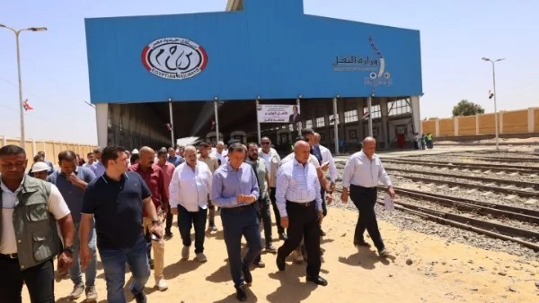 وزير النقل والكهرباء يتفقدان مشاريع أسوان