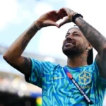نيمار يجذب الأنظار في مباراة المغرب والبرازيل بكأس العالم