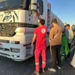 الهلال الأحمر المصري يطلق قافلة “زاد العزة” 212 إلى غزة